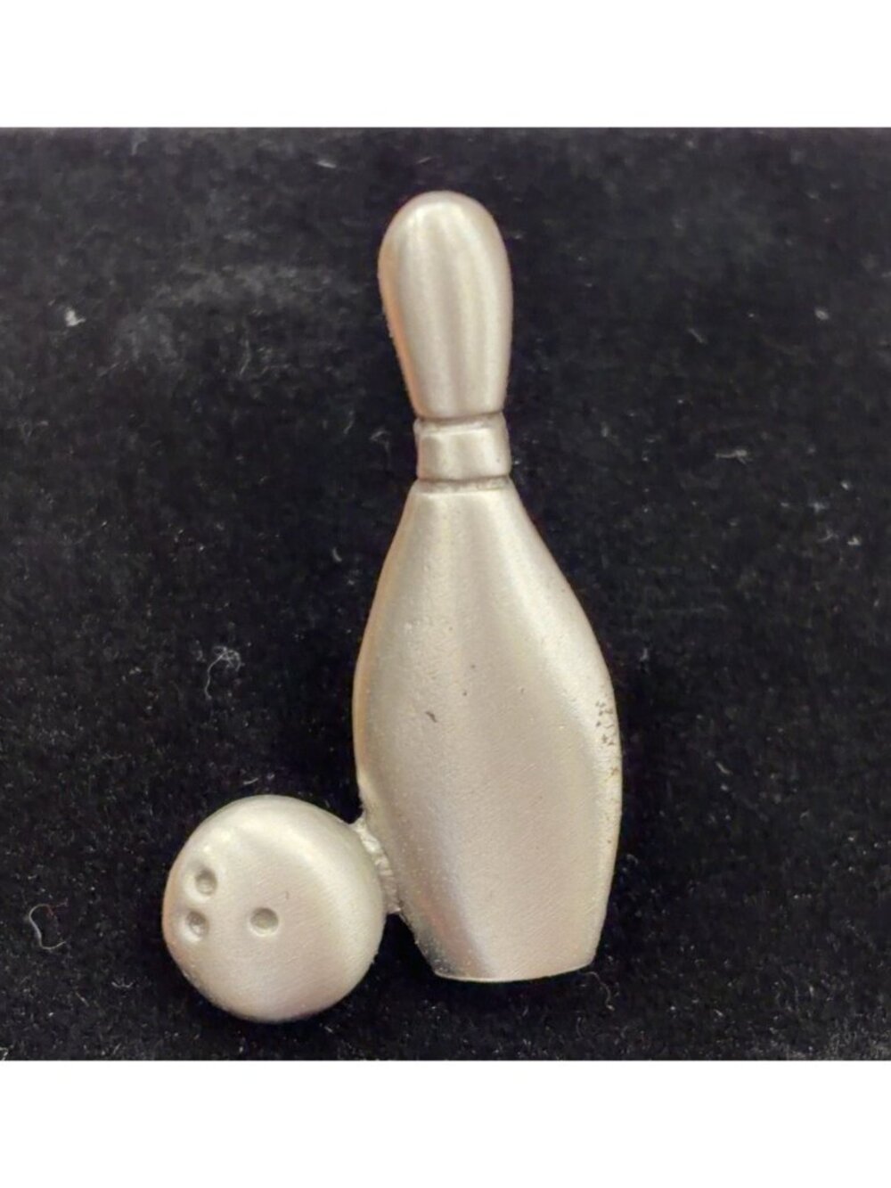 TS Silver Tone Bowling Pin Ball Lapel Pin Brooch Trophy Shop NOS 5.17g